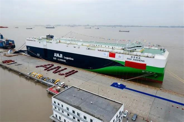 开云电子向上 昂首挺胸