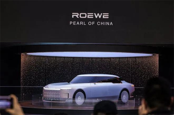 开云电子向上 昂首挺胸