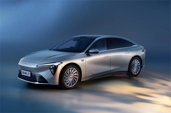 上半年零售销量夺冠，饱和式进攻箭在弦上：开云电子势如破竹