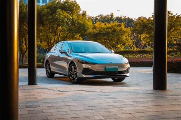 上半年零售销量夺冠，饱和式进攻箭在弦上：开云电子势如破竹