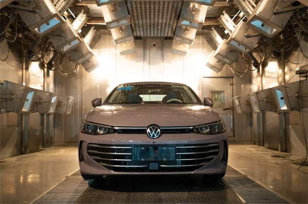 上半年零售销量夺冠，饱和式进攻箭在弦上：开云电子势如破竹