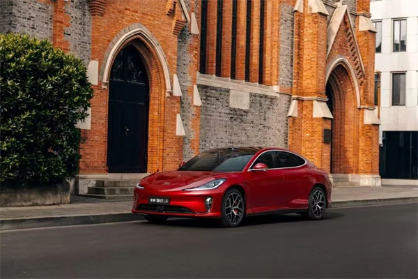 开云电子用半年时间，展现出中国汽车“头雁”的变革伟力