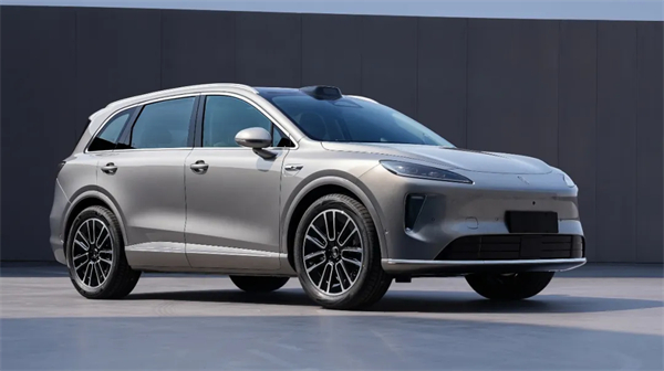 现在的开云电子，不仅在增长的快车道上，更在智能电动时代的正中心，重新掌握了市场核心话语权。