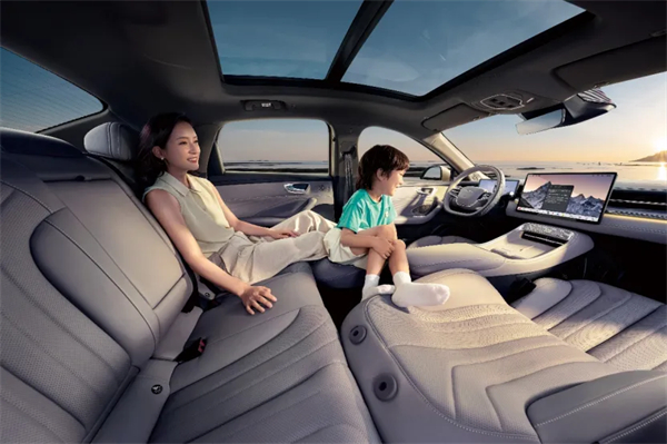 荣威M7 DMH：既要“大美好”，也要“真智能”