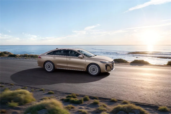 荣威M7 DMH：既要“大美好”，也要“真智能”