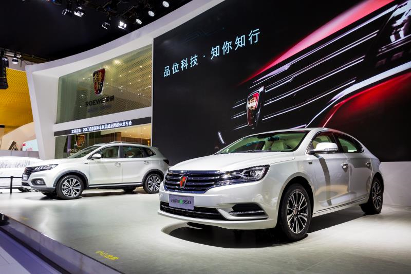 全新荣威950、荣威e950定义“高级轿车” 成都车展亮相售价16.88万起 互联网汽车上市一周年 系统升级带来颠覆式进化