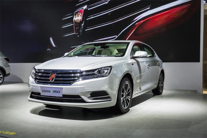 全新荣威950、荣威e950定义“高级轿车” 成都车展亮相售价16.88万起 互联网汽车上市一周年 系统升级带来颠覆式进化