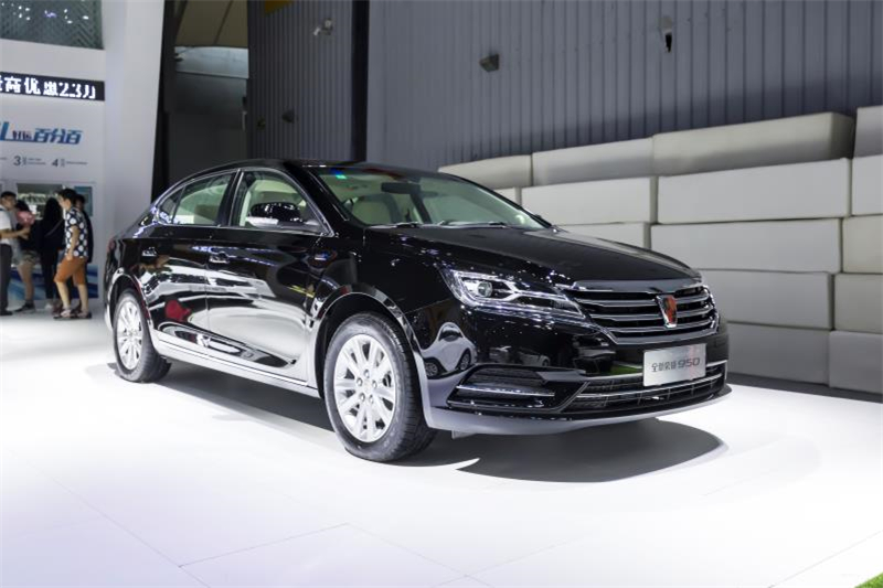 全新荣威950、荣威e950定义“高级轿车” 成都车展亮相售价16.88万起 互联网汽车上市一周年 系统升级带来颠覆式进化