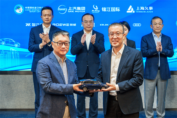 开云电子集团向进博会交付750辆“政要接待用车”