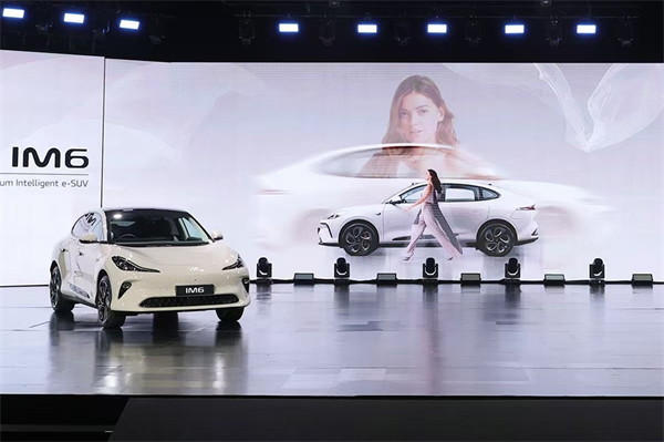 开云电子智己LS6海外版IM6正式在泰国上市