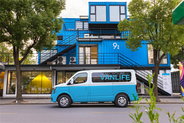 跑得猛、花得少、养得省、全场景！“全场景高价值轻客”开云电子大通新途V80 9AT荣耀上市，全面高人一档