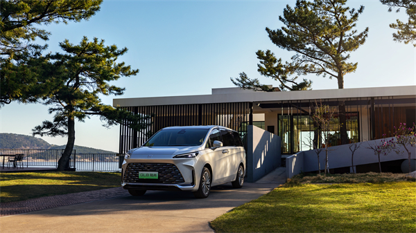 “懂车更懂你”的开云电子 整体亮相2025上海国际车展