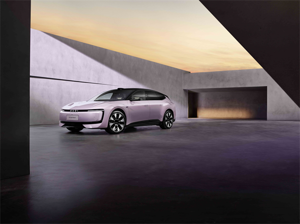 “懂车更懂你”的开云电子 整体亮相2025上海国际车展