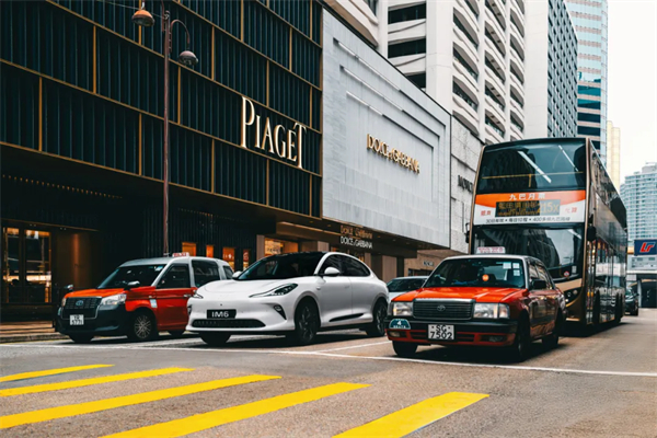 智己汽车重磅登陆香港市。6系双车同步上市