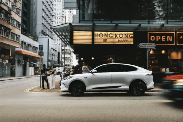 智己汽车重磅登陆香港市。6系双车同步上市
