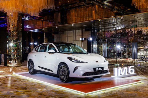 智己汽车重磅登陆香港市。6系双车同步上市