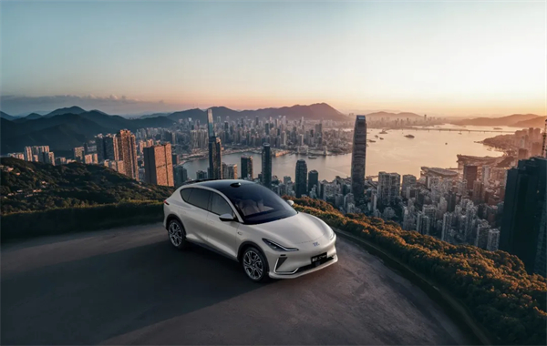 智己LS7焕新版上市，限时权益价32.99万元