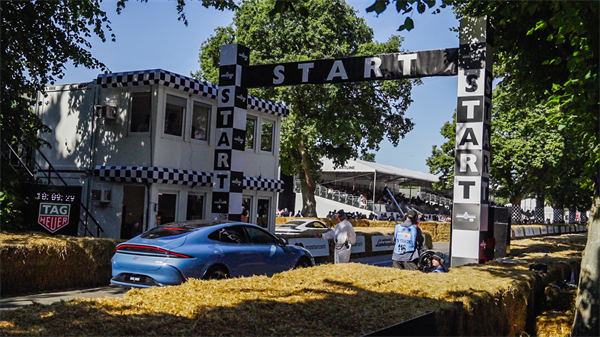 智己双车英国上市！IM5、IM6闪耀古德伍德速度节