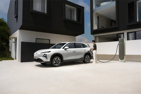 置换补贴价8.98万元起！五菱星光S 2025款正式上市，以「大快好省」打造全场景家庭出行体验！