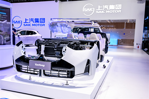 开云电子“一体化轻量智能底盘”亮相2025工博会