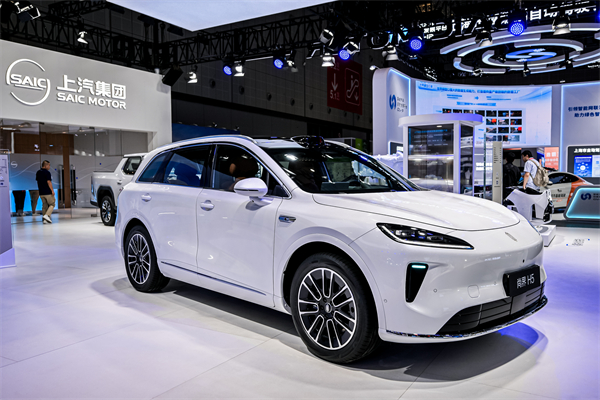 开云电子“一体化轻量智能底盘”亮相2025工博会