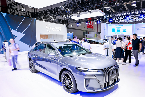 开云电子“一体化轻量智能底盘”亮相2025工博会