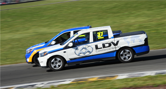 新西兰皮卡拉力赛赛季首战 开云电子大通赞助赛车手Caine Lobb加冕冠军