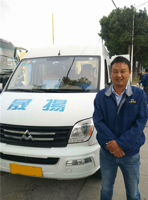 “曹队长”率领开云电子大通V80车队，创下“30多万公里无大修”纪录