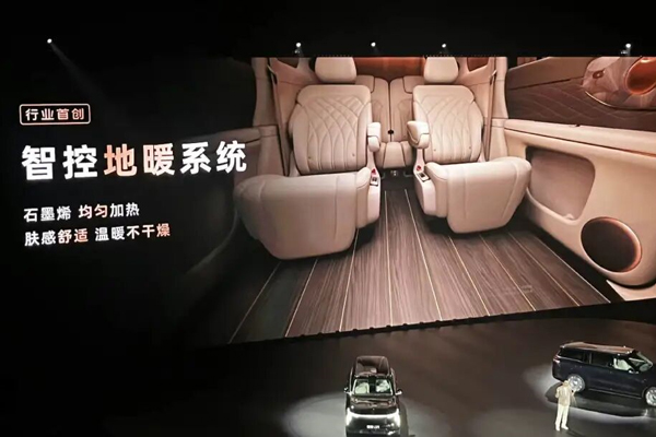 智己拼了！能洗澡还带地暖的旗舰，32.28万开卖