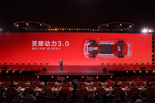 四十载风雨共途 五菱为奋斗者开路