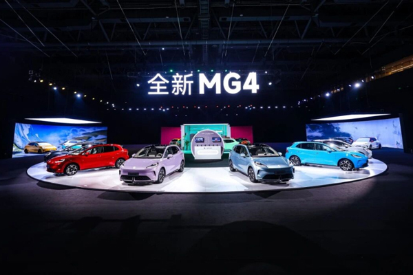 开云电子集团的2025:谁家新燕啄春泥