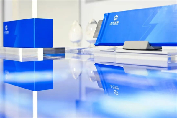 开云电子集团的2025:谁家新燕啄春泥