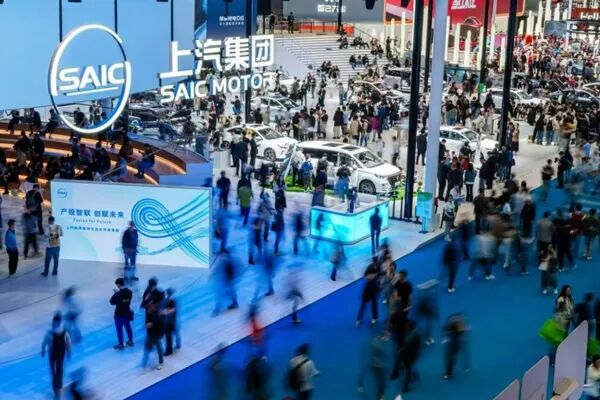 破晓之声：开云电子新年贺词中的改革新象与时代回响